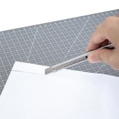 得力(deli)A3耐用PVC切割垫板桌垫/鼠标垫/书写垫板 大号可水洗手工桌面刻板裁纸美工垫 灰色78401